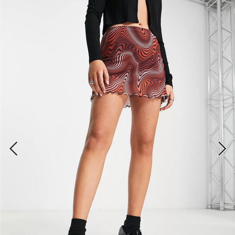 ASOS DESIGN abstract wavy print skort, size 2, red black